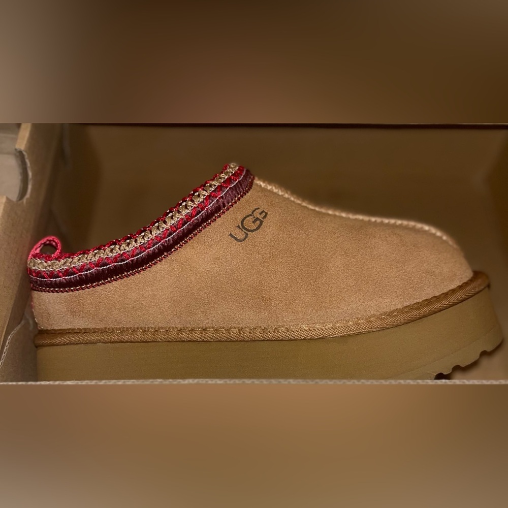 UGG Women's Tan Suede Platform Shoes - Picture 3 of 4